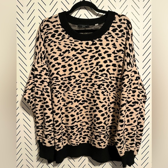 T Tahari Leopard Print Crew Neck Sweater - Picture 1 of 9